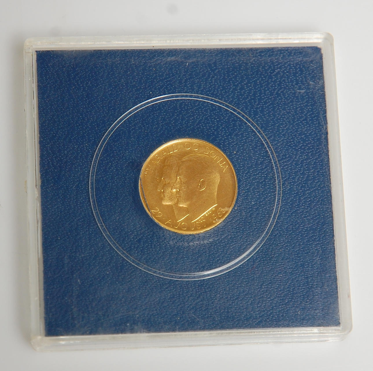 GULDMYNT, 21,6 K, 5,8 g, " Harald og Sonja 29 Augusti 1968 ".