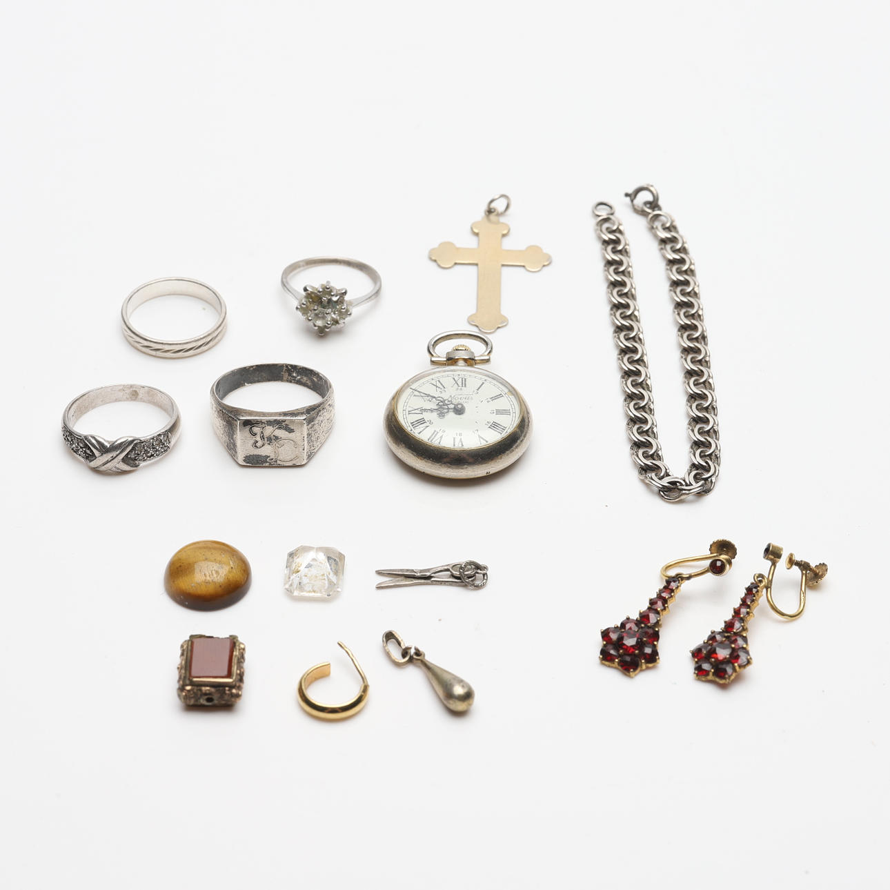 KORUT, 15 kpl, enimmäkseen hopeaa.