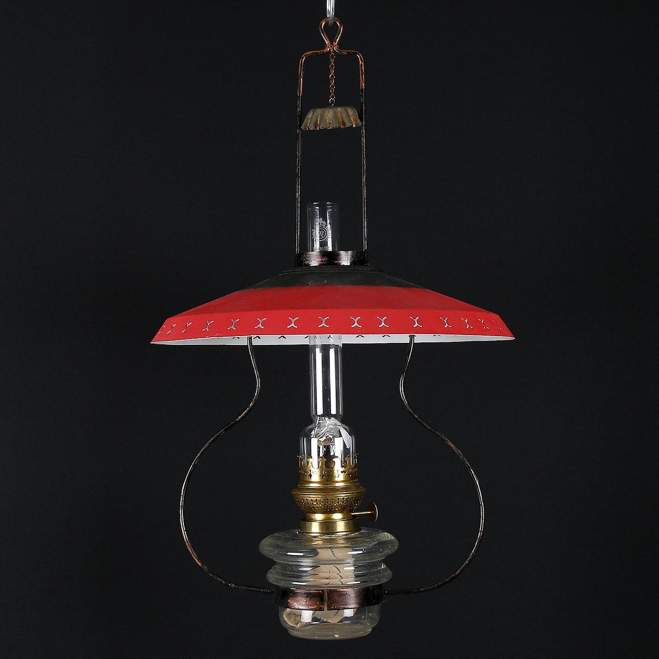 TORPARLAMPA / FOTOGENLAMPA, plåt och glas, 1900-talets första hälft.