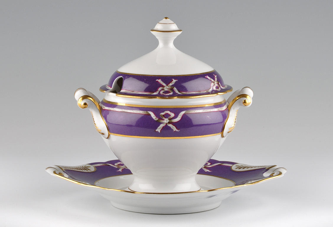 ”DEKORATIV SÅS BÅT, ELEGANT INREDNING”. Röd kronstämpel, omkring 1930.