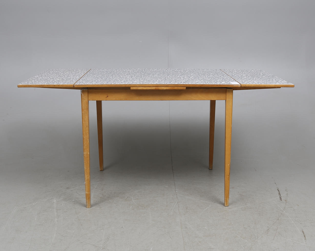 BORD med PERSTORPSSKIVA, Edsbyverken, 1961.