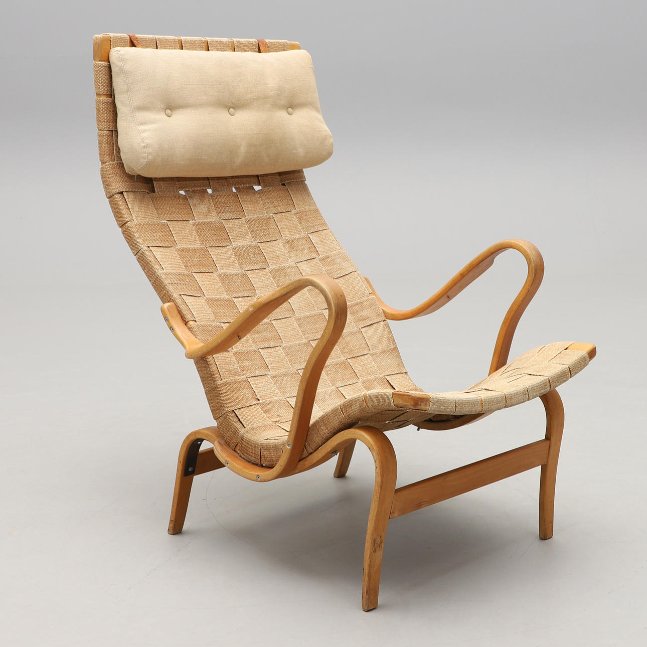 BRUNO MATHSSON. LÆNESTOL, "Pernilla", Firma Karl Mathsson.