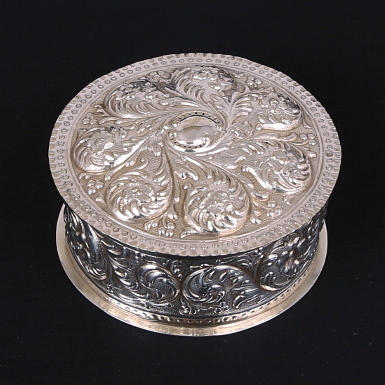 LOCKASK, silver, reliefdekor, troligen 1700-talets första hälft.