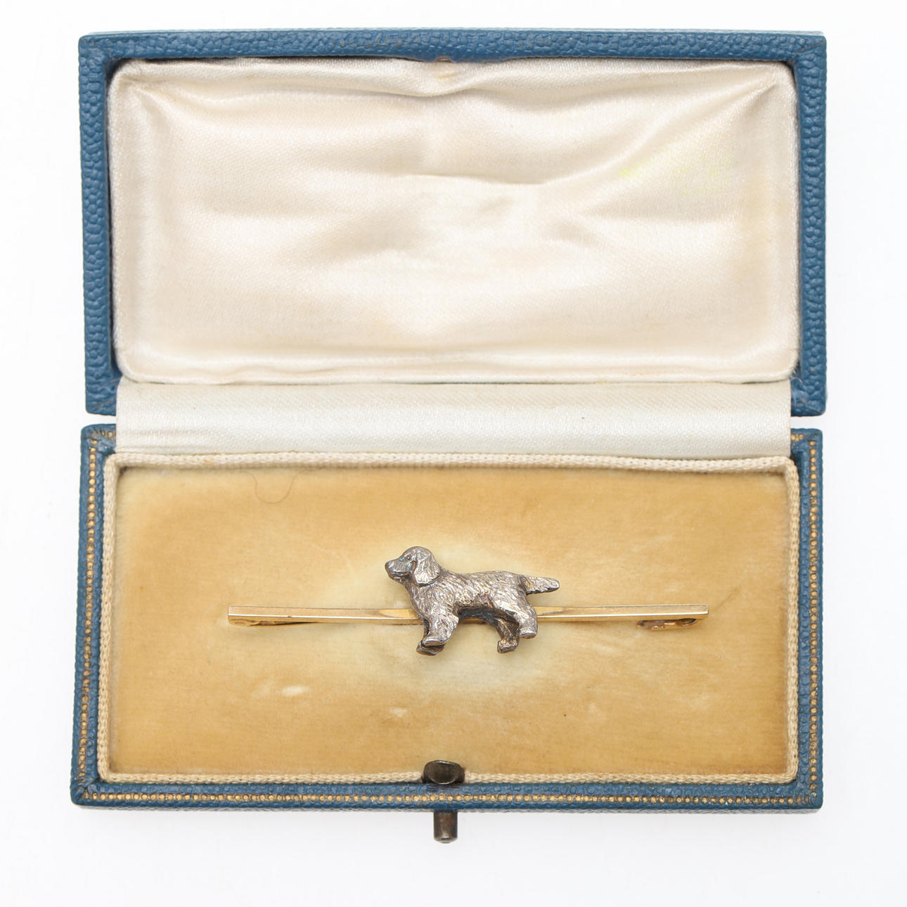 A CASED GOLD AND SILVER SPANIEL BROOCH.