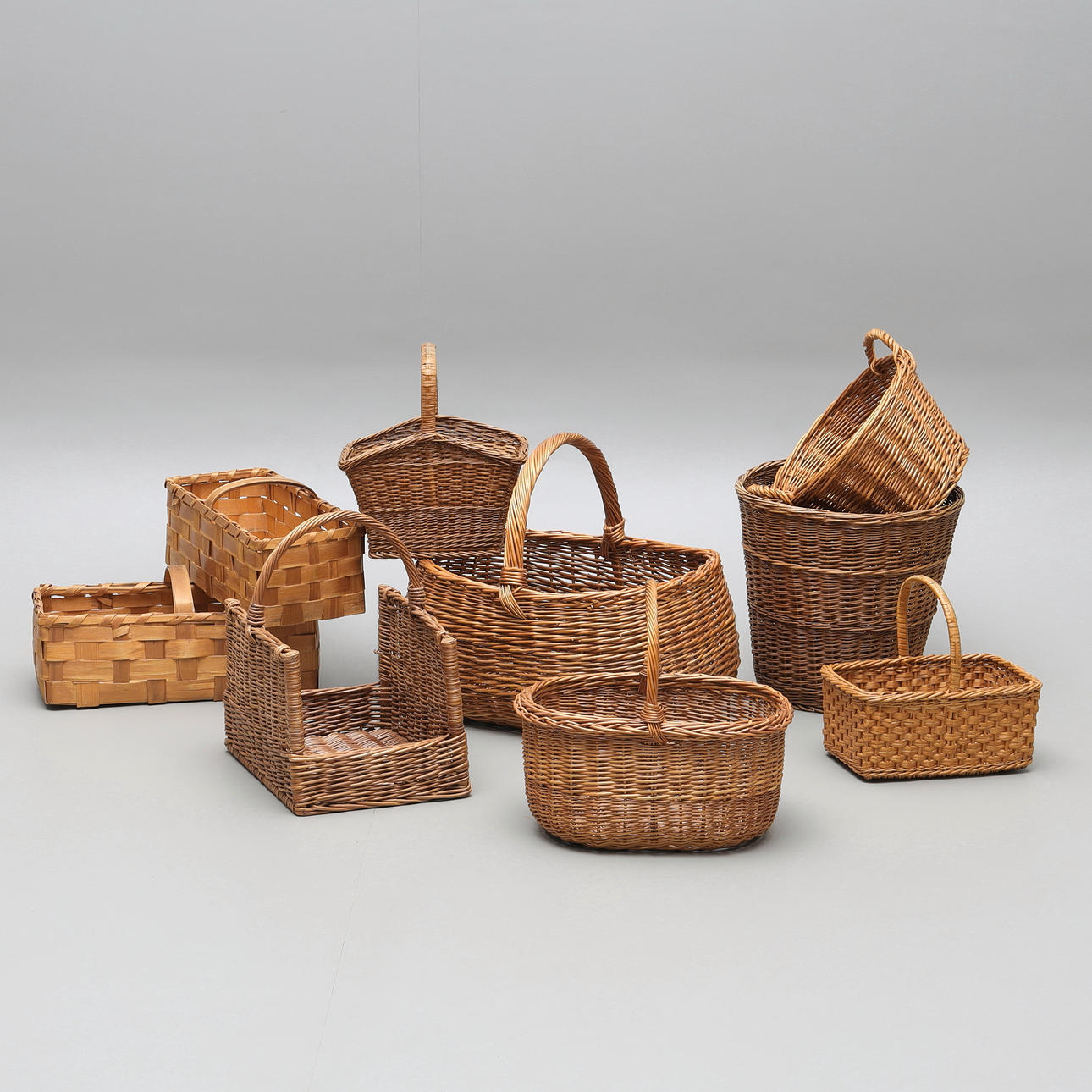 KORGAR, 9 stycken, rotting / spån.