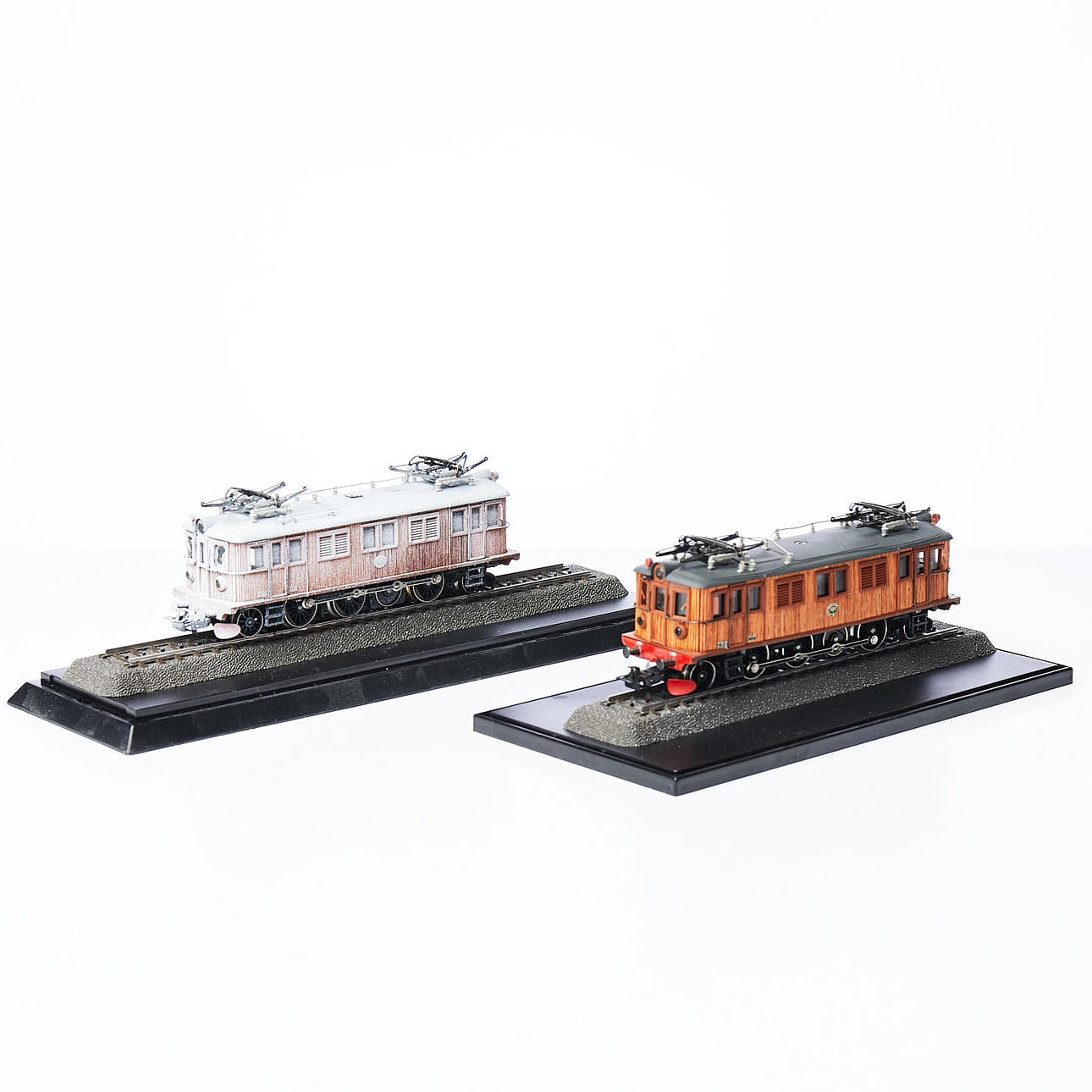 MÄRKLIN, 2 dlr., i mindre monter, modell 109 varav en i snöversion ...