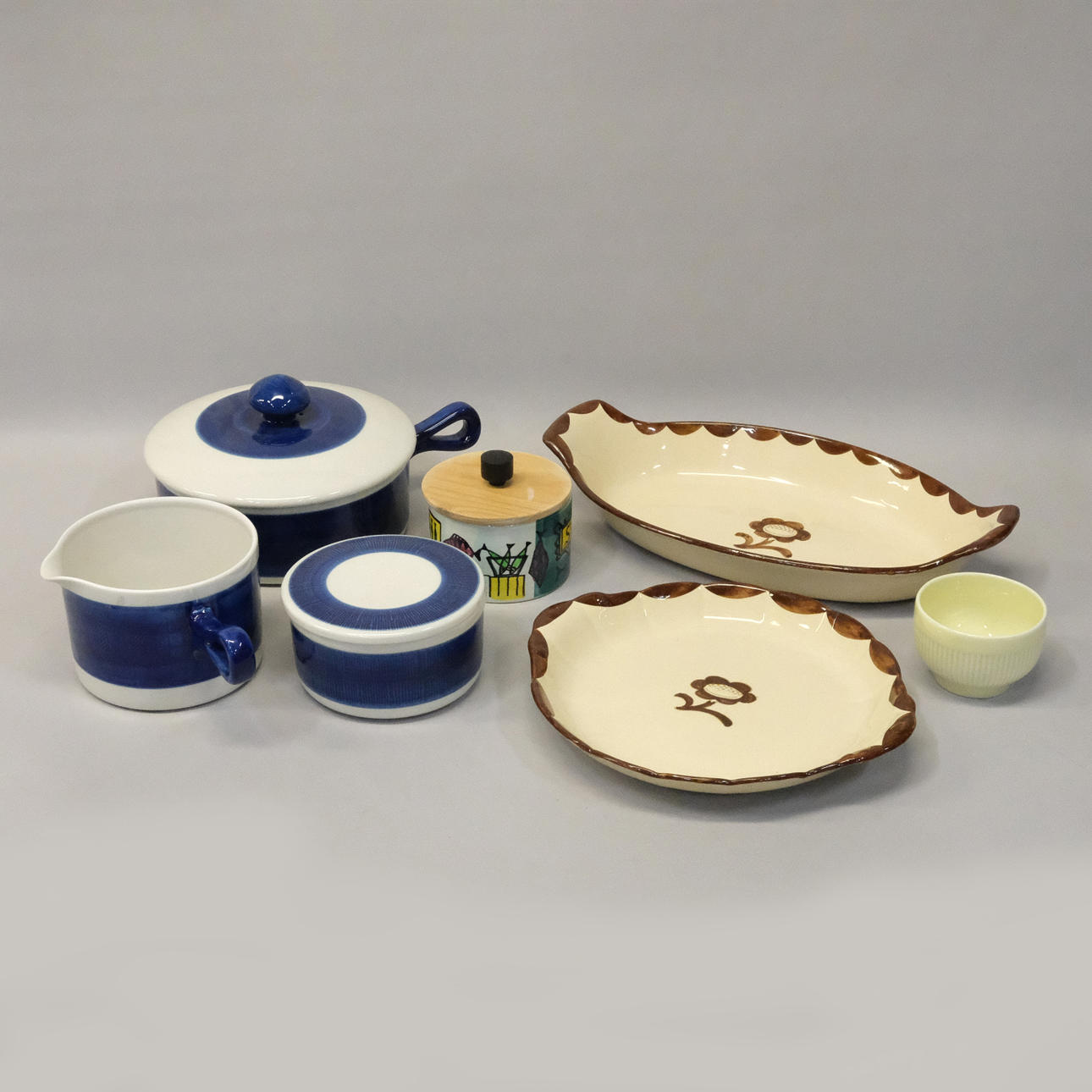 GEBRAUCHSOBJEKTE, SIEBEN TEILE, EINSCHLIESSLICH KOCHEN, PYRO ETC.