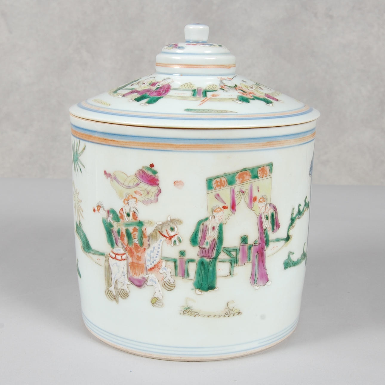 URNA, med lock, porslin, Kina, 1800-tal.