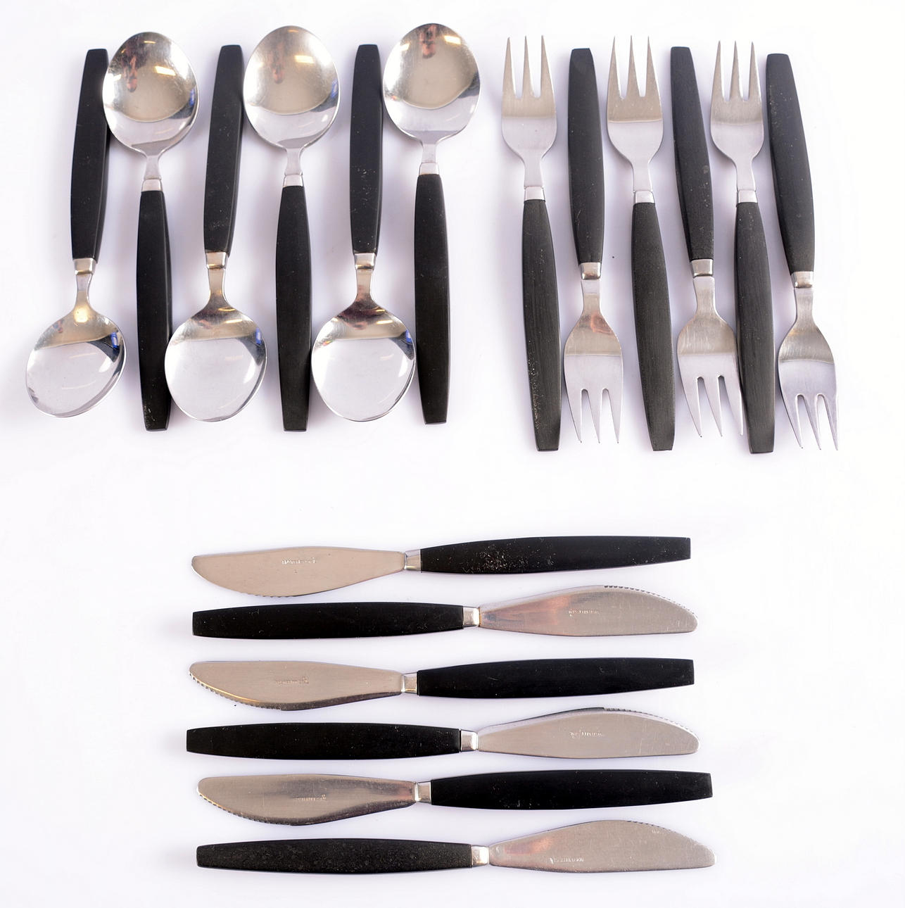 BESTICKUPPSÄTTNING, rostfritt med bakelithandtag.