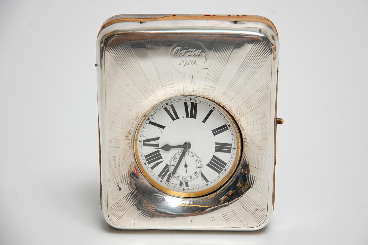 FICKUR, Swiss, med fickursställ i silver, England 1910.