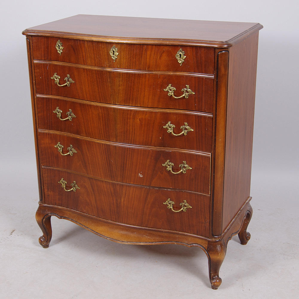 BYRÅ, 7-lådig, mahogny med mässingsbeslag, rokokostil, 1900-tal.