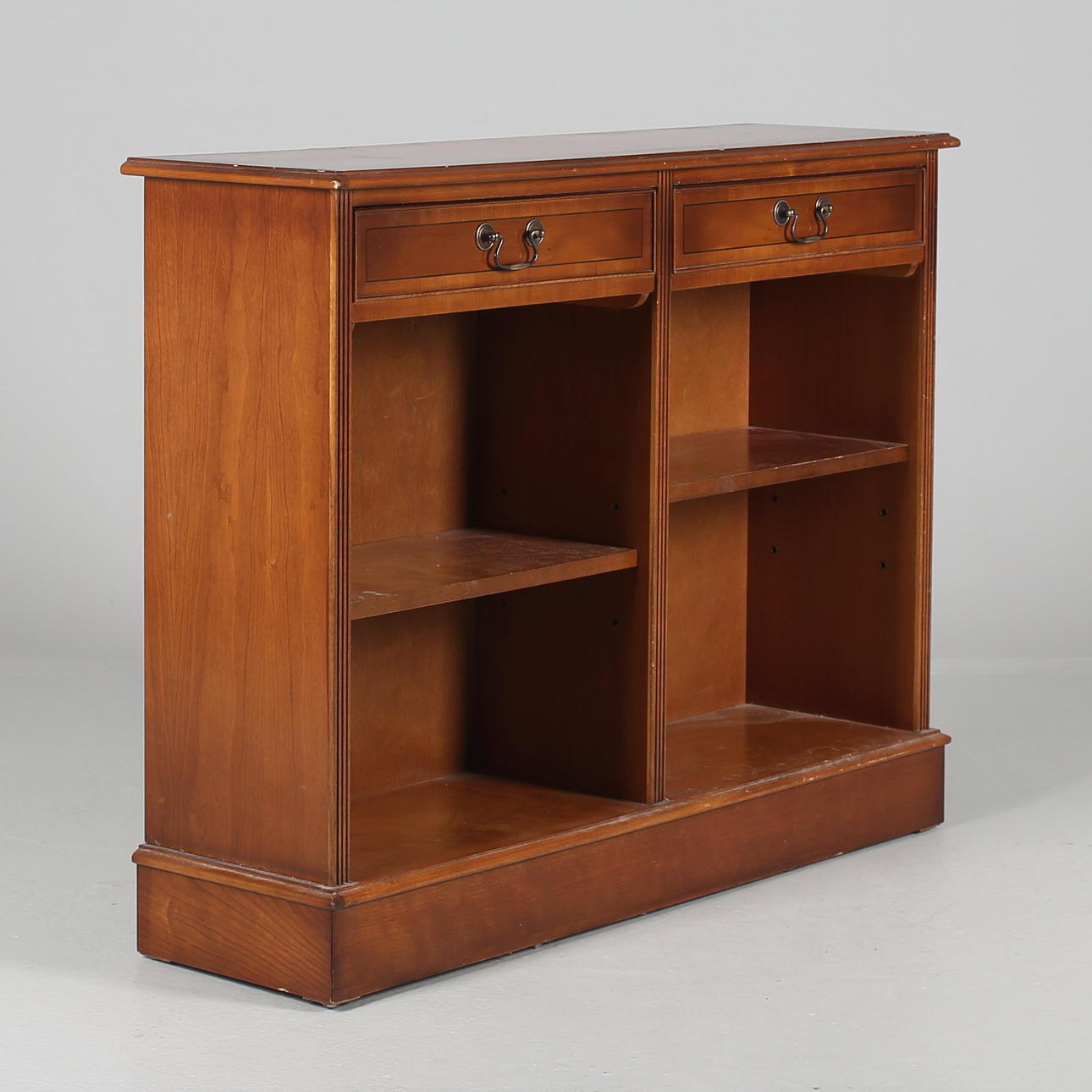 SKÄNK/BOKHYLLA, Engelsk stil, Samtida.