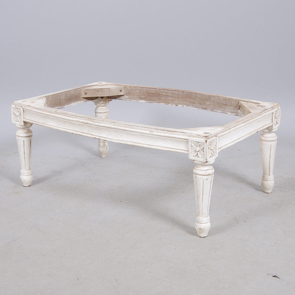 PALLSTOMME, vitmålad, gustaviansk stil, samtida.