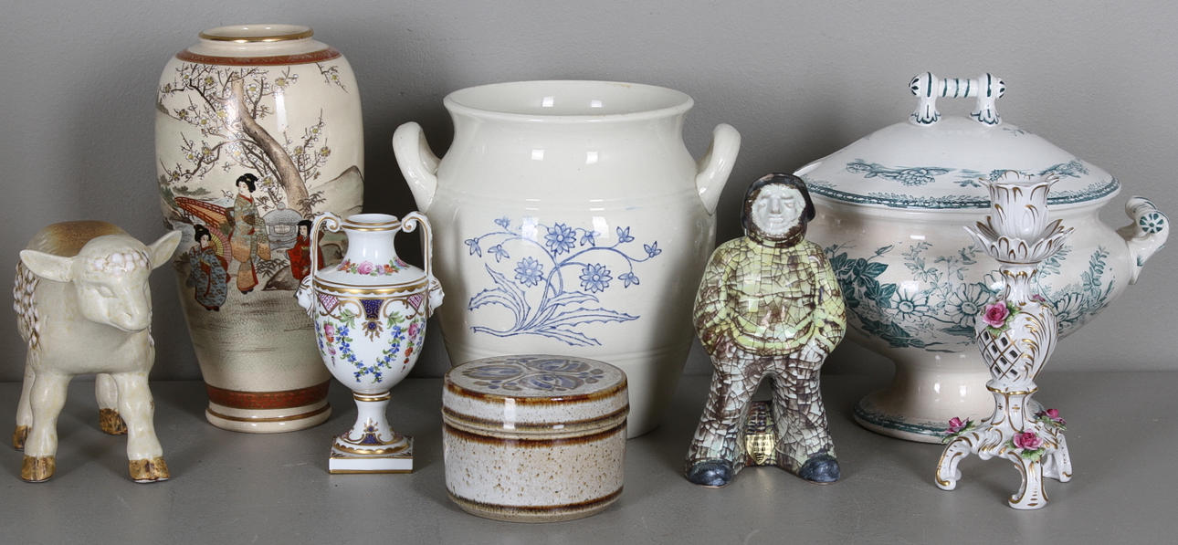 KERAMIKFÖREMÅL, 8 delar, bl.a. Gustafsberg, Dresden, 1800-1900-tal.