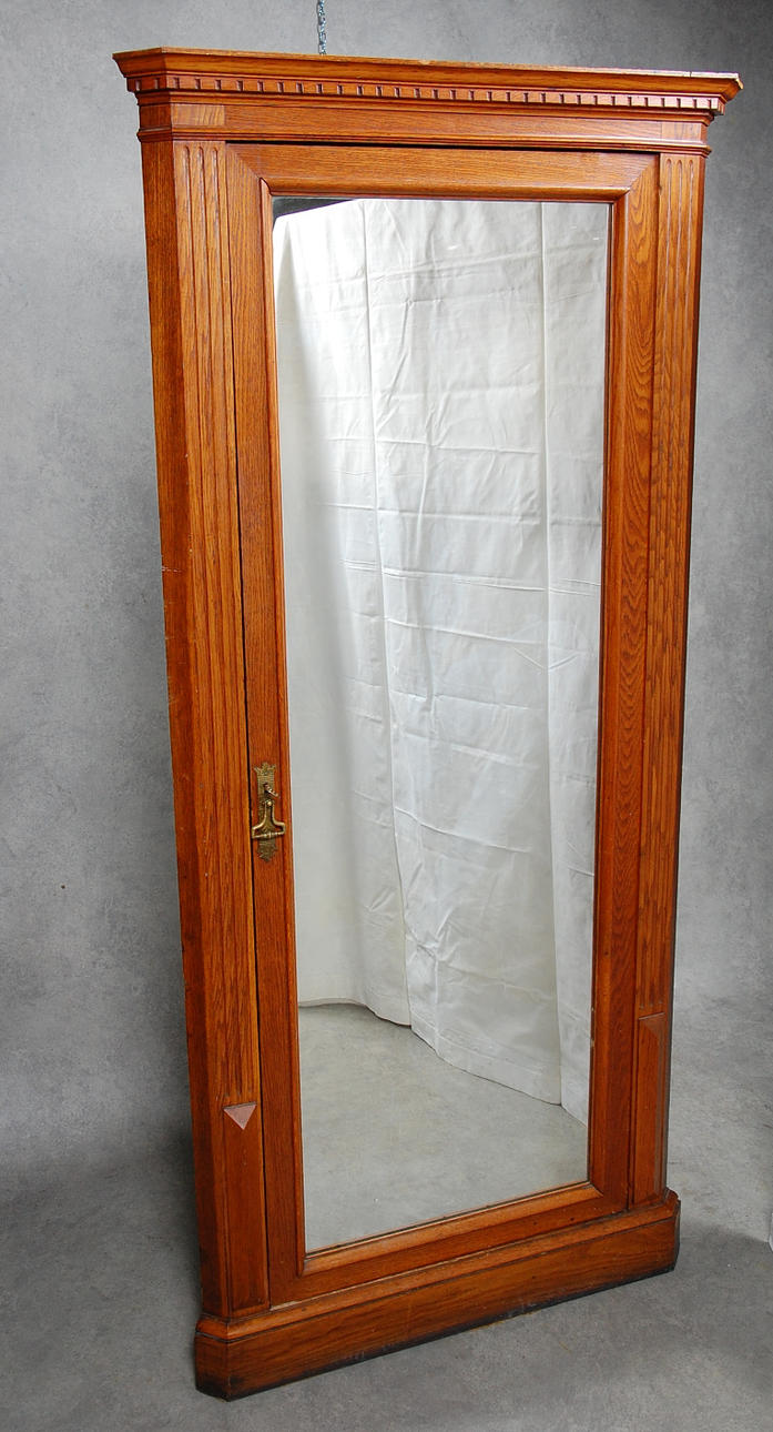 HÖRNSKÅP med spegel, hyllor, 1800-talets senare del.