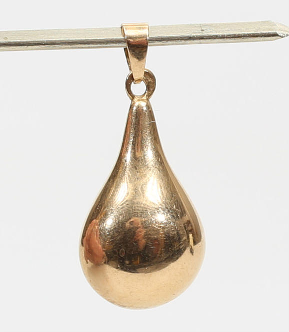 HÄNGE, 18 K guld, 1,7 gram.