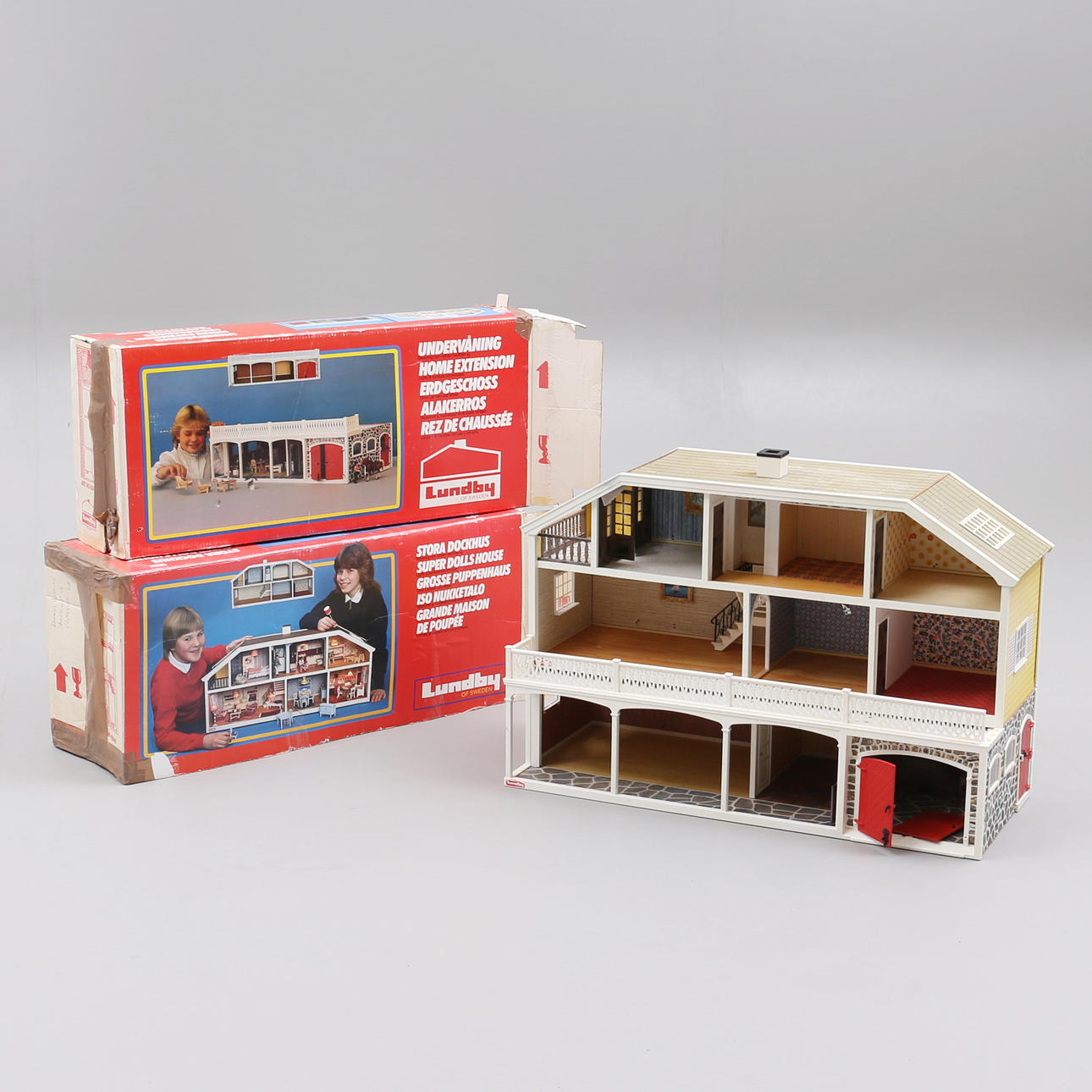 DOCKSKÅP MED STALL, Lundby.