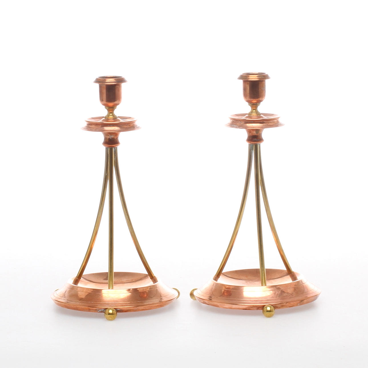 LJUSSTAKAR, ett par, mässing samt koppar, jugend tidigt 1900-tal.