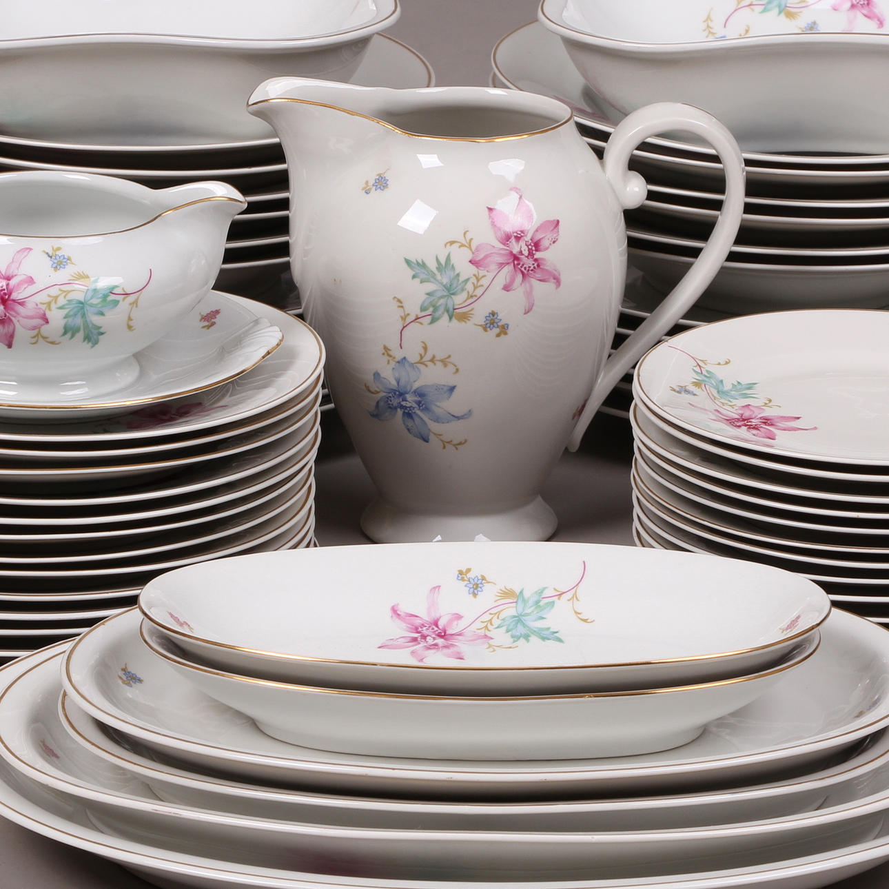 MATSERVIS, porslin, 58 delar, Czechoslovakia.