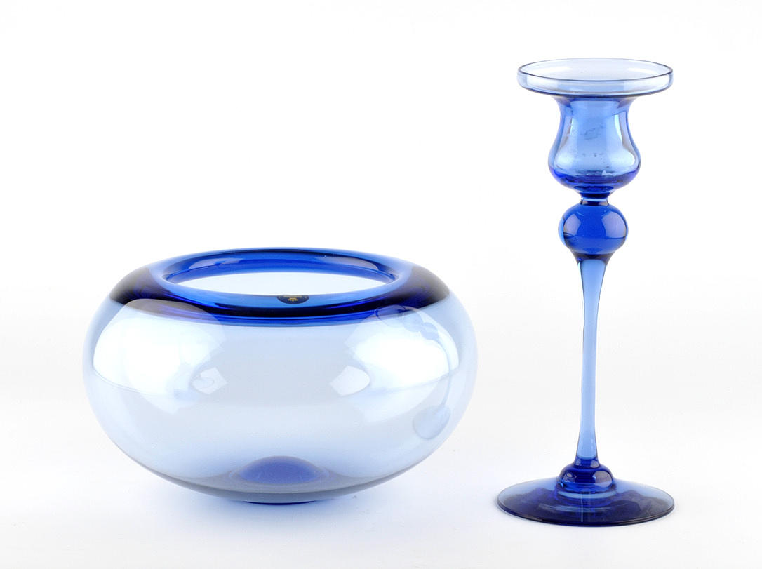 ROYAL COPENHAGEN. TILLSKRIVEN. ”SKÅL OCH LJUSSTAKE”. Blåtäckt glas, mycket vackert.