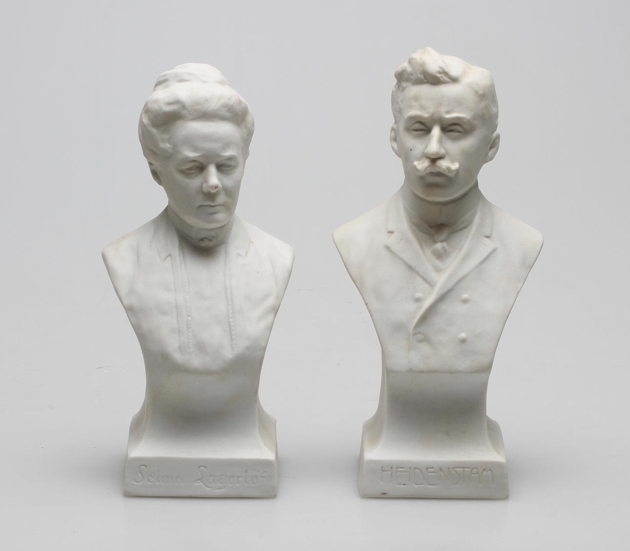 BYSTER, 2 st, parian, 1900-talets första hälft.