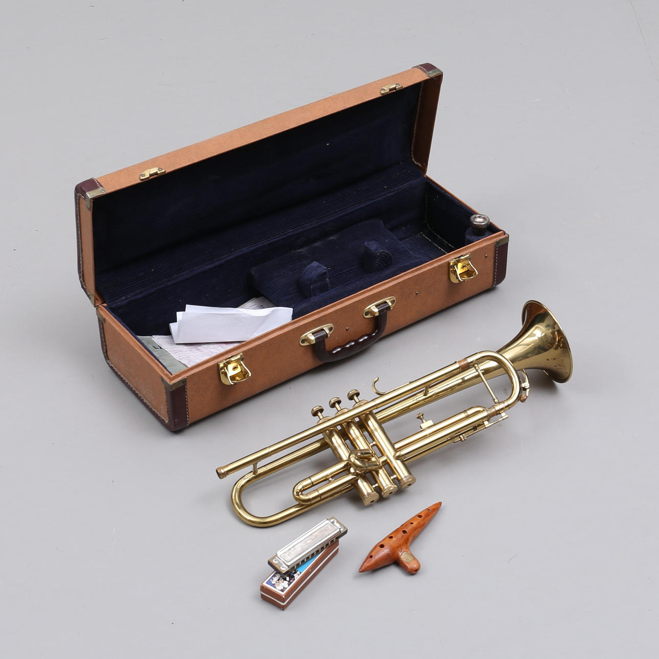 WIND INSTRUMENTS, 3 pieces, trumpet, ocarina and harmonica.