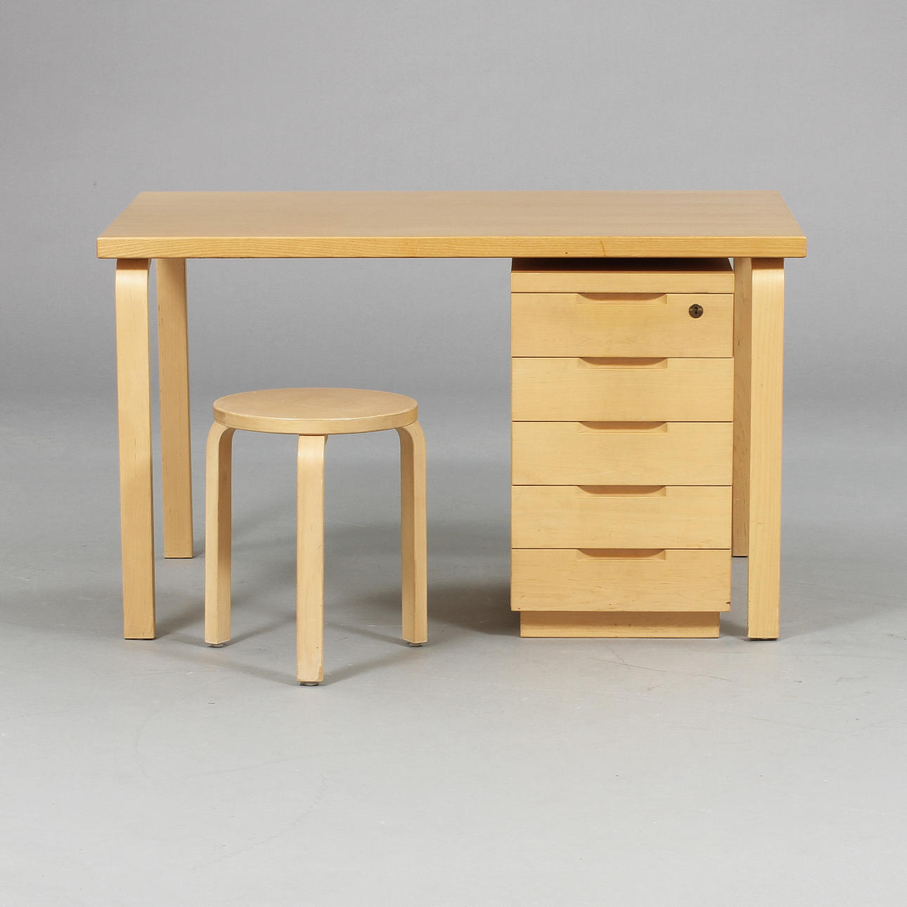 BORD, HURTS samt PALL, björk, Alvar Aalto.