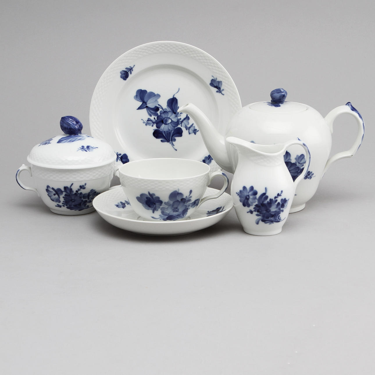 TESERVIS, 27 delar, porslin, "Blå blomst", Royal Copenhagen.