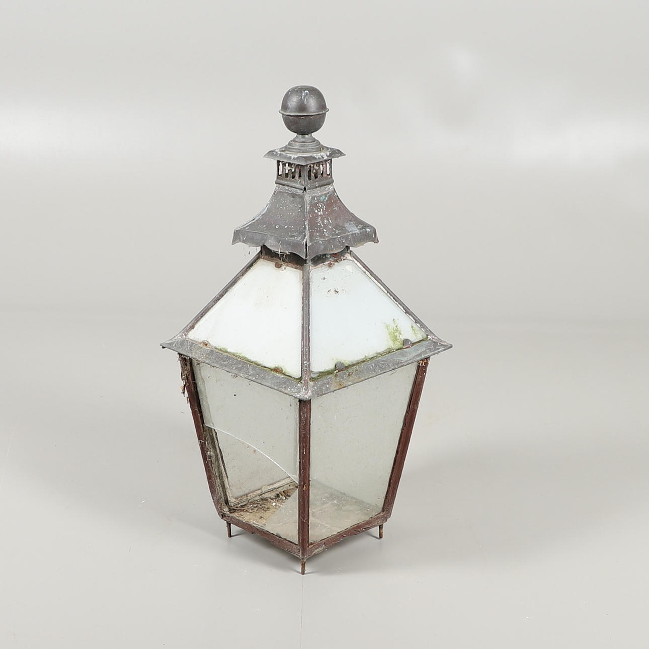 EN VINTAGE LYKTA LYKTA.