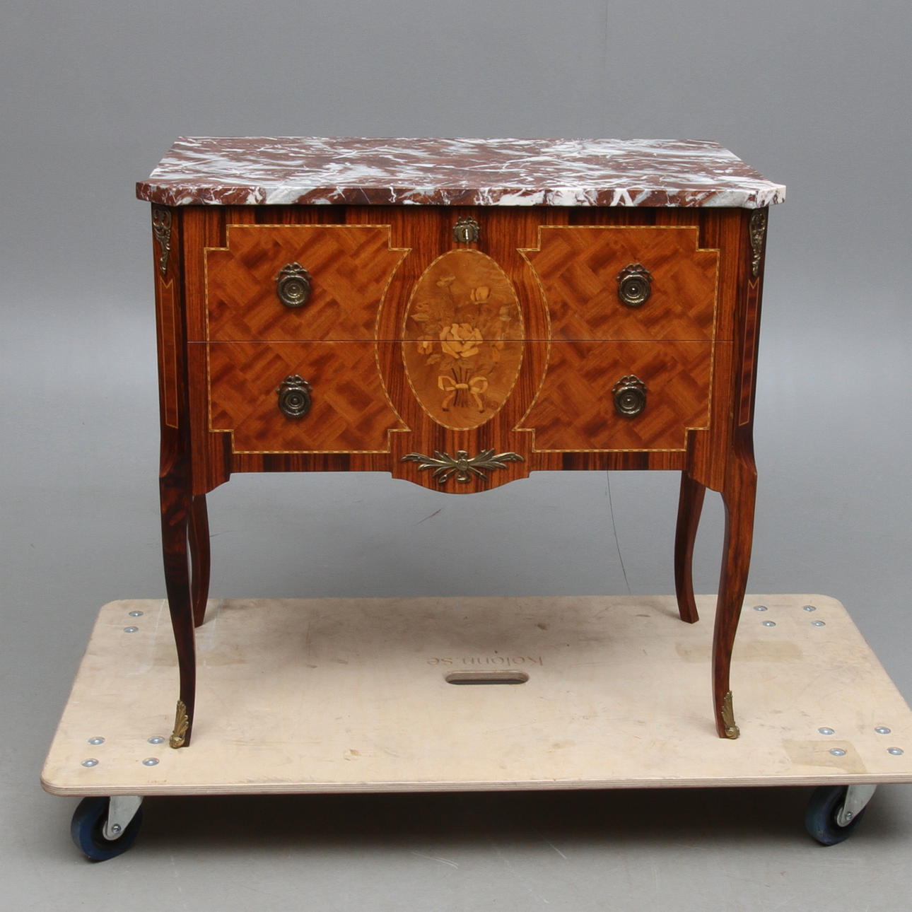 BYRÅ, med stenskiva, gustaviansk stil, 1900-tal.