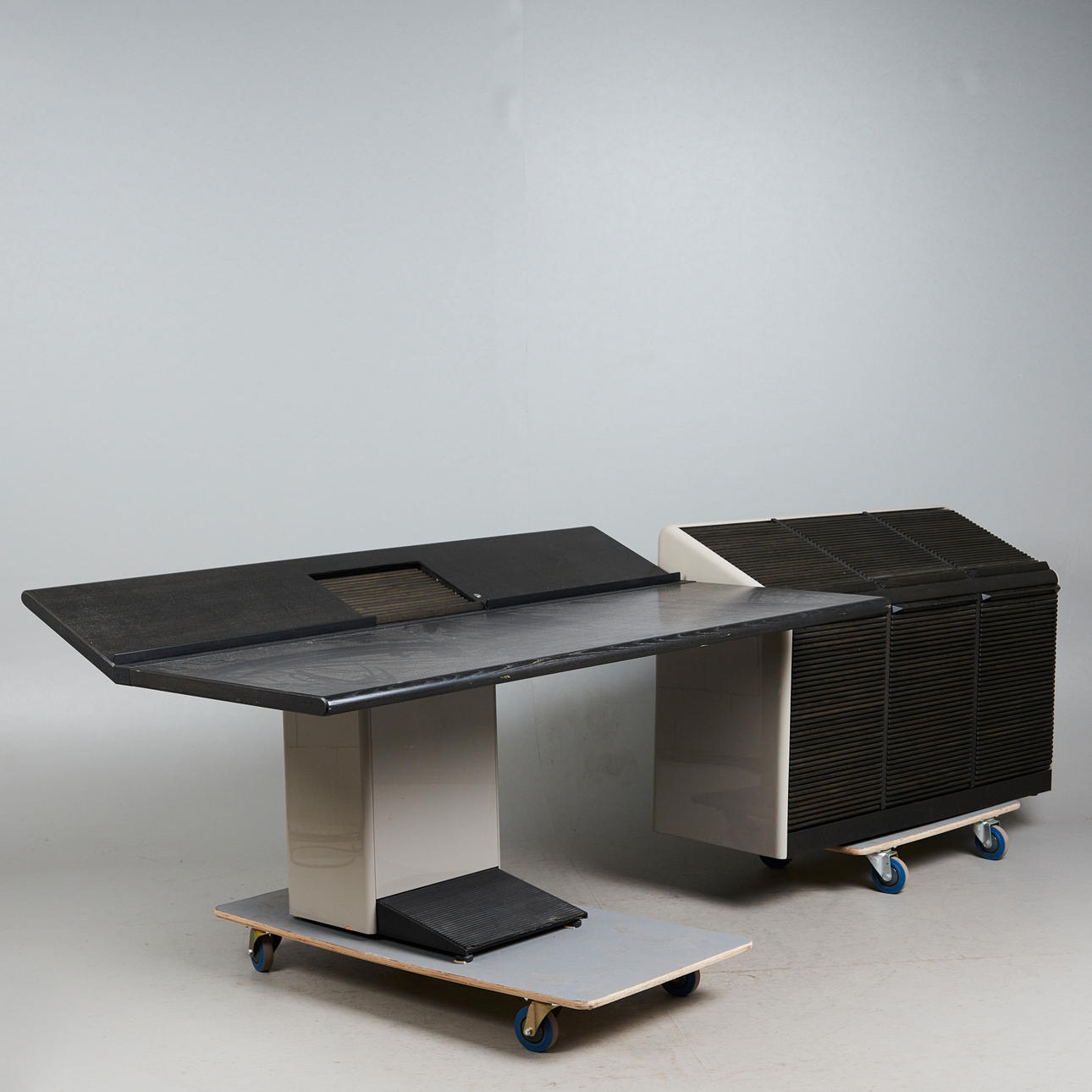KLAUS FRANK UND WERNER SAUER. Wilkhahn, desk with office container, model 'Uno', oak, plastic, designed 1983, Germany (2).