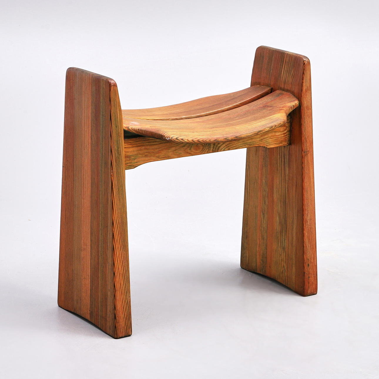 GILBERT MARKLUND. "Jonte", Pall, furu, formgiven 1969.