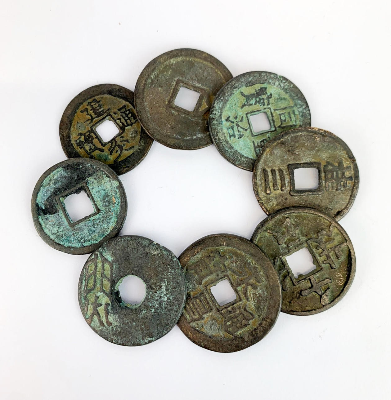 MIXED CHINESE BRONZE COINS.