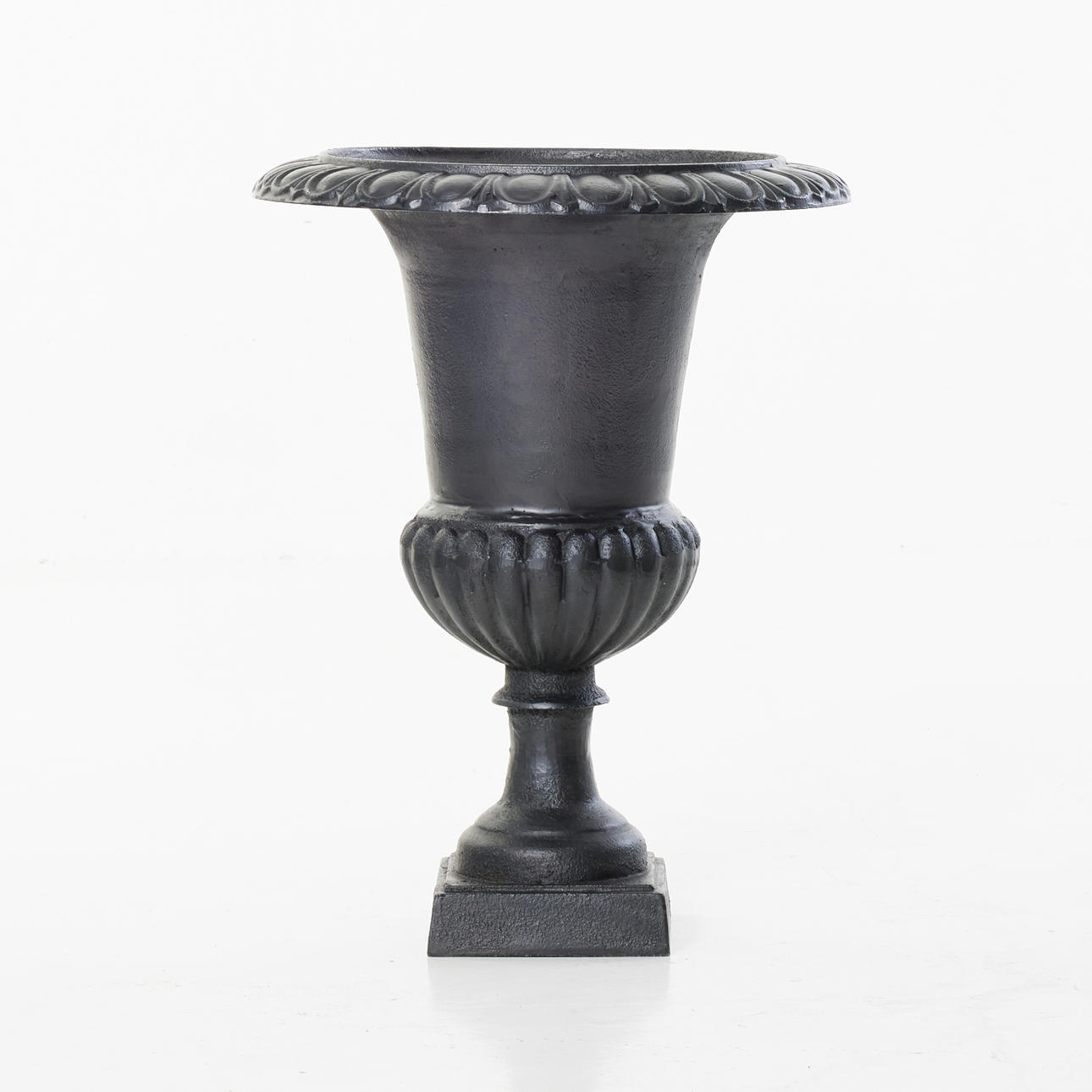 TRÄDGÅRDSURNA, 1900/2000-tal, gjutjärn, bemålade.