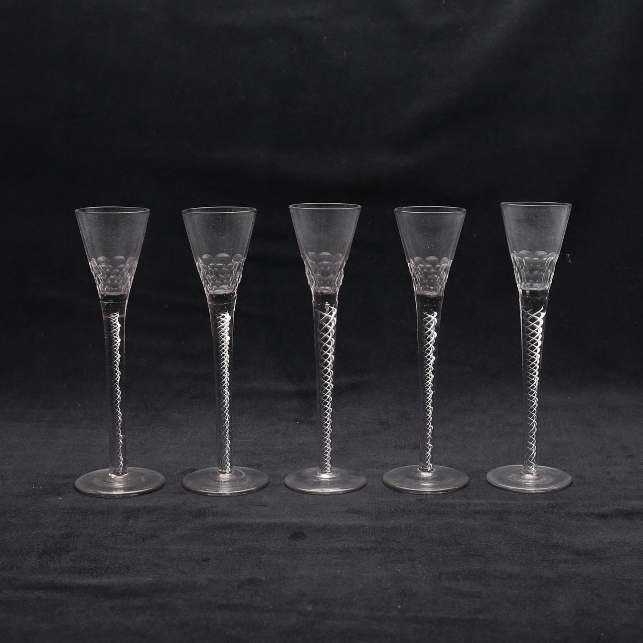 SNAPPSGLAS (5), på hög fot. 1800-tal.