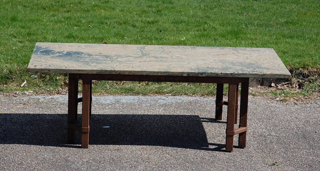 TRÄDGÅRDSBORD, järn, sten.