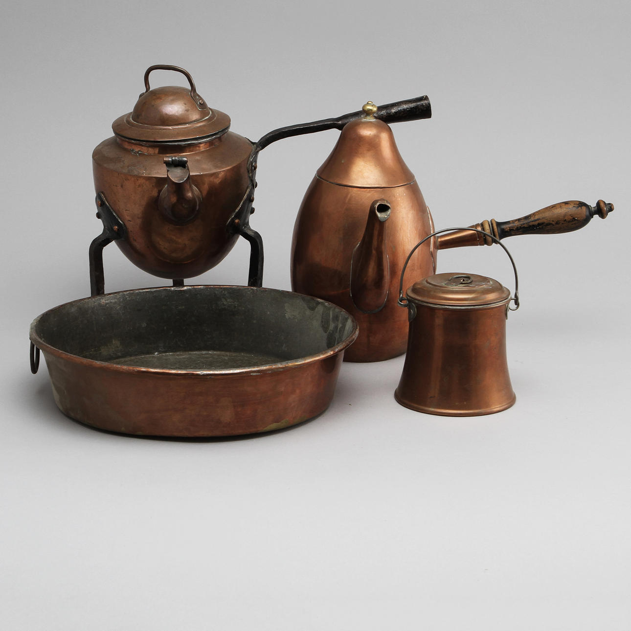 KOPPARFÖREMÅL, 4 st, 1800-tal.