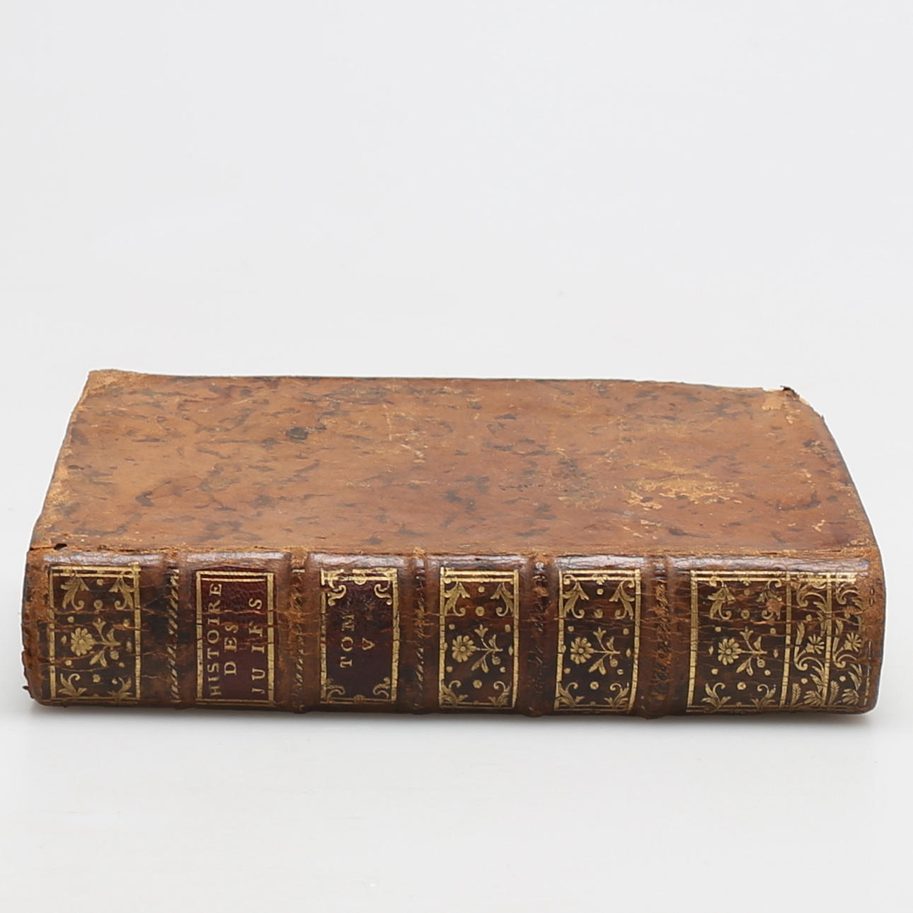 BOK, Judarnas historia, Flavius Joseph, under titeln "Judiska antikviteter", traderade efter grekiska originalet från skilda manuskript sammanställda av Monsieur Arnault, D'andilly, Paris, 1773.