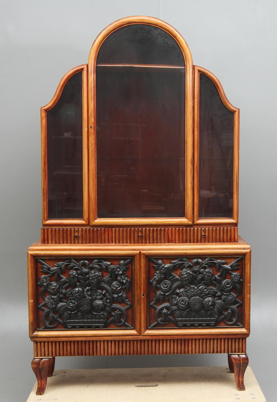 SKÅP, med vitrinöverdel, 1900-tal.