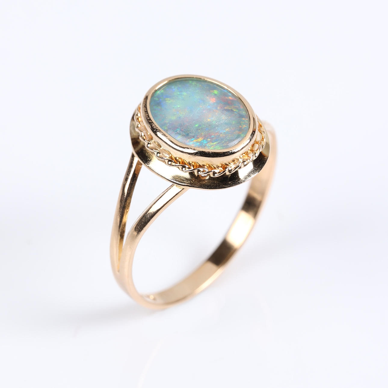 RING, 18K guld, opal.