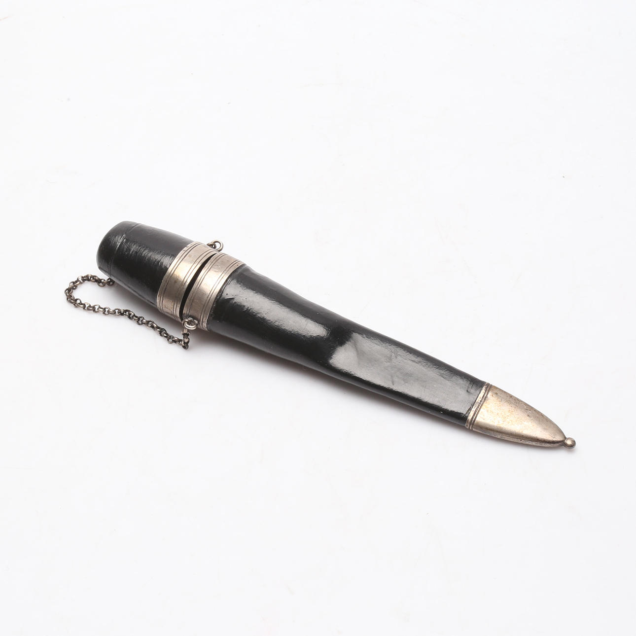 VEITSI, kotelo, jossa hopeiset liittimet.