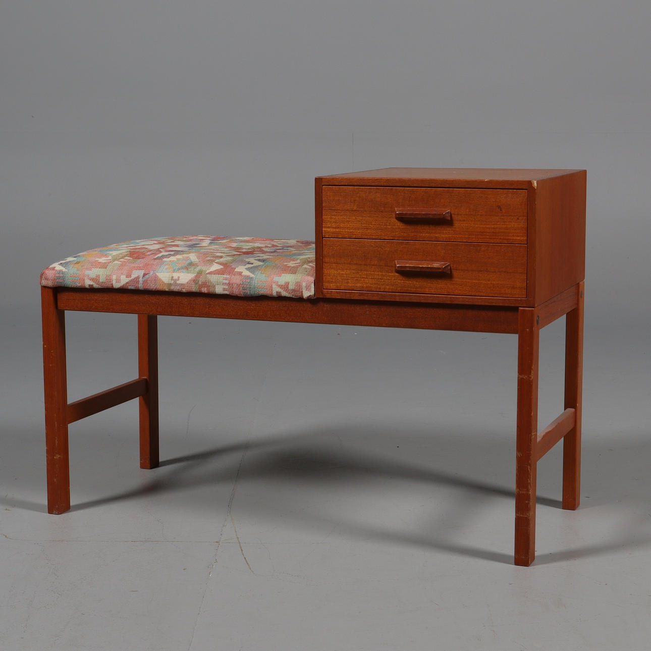 TELEFONBÄNK, Teak, 1900-talets andra hälft.