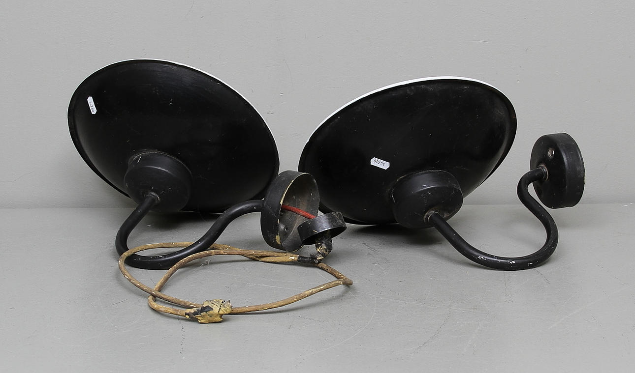 VÄGGARAMTURER, ett par, plåt, omkring 1900-talets mitt.