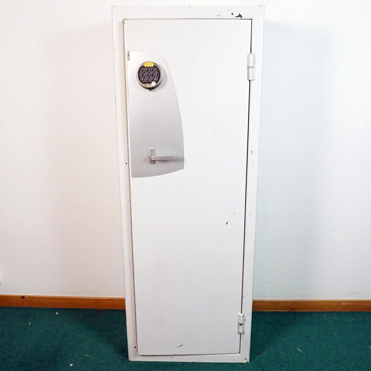 GUN CABINET, Nor-Lyx, with code lock. Weapons & Militaria - Guns ...