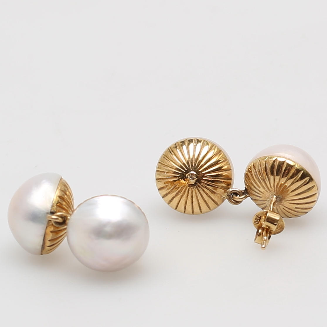 ÖRHÄNGE, ett par, 18K gulguld med mabé pärlor.