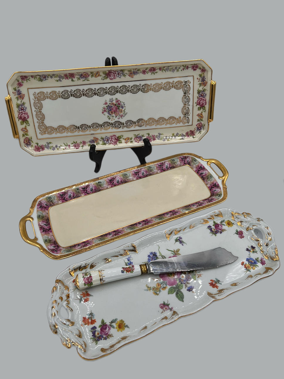 THREE BREAD BOXES IN LIMOGES AND HISPANIA PORCELAIN. SECOND THIRD XX CENTURY.