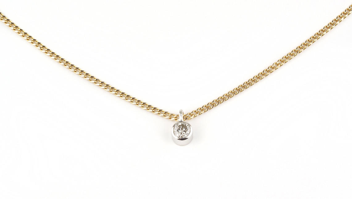 Halsband med diamant hänge ca. 0.28 ct 585 gult guld.