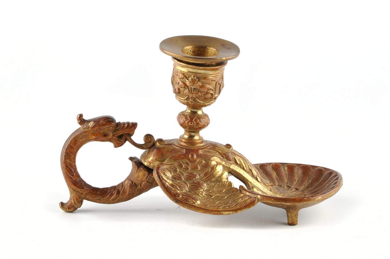 ”HAND LJUSKRONA DRAKE, TIDIGARE ELDFÖRGYLLD”. Historism, troligen brons.