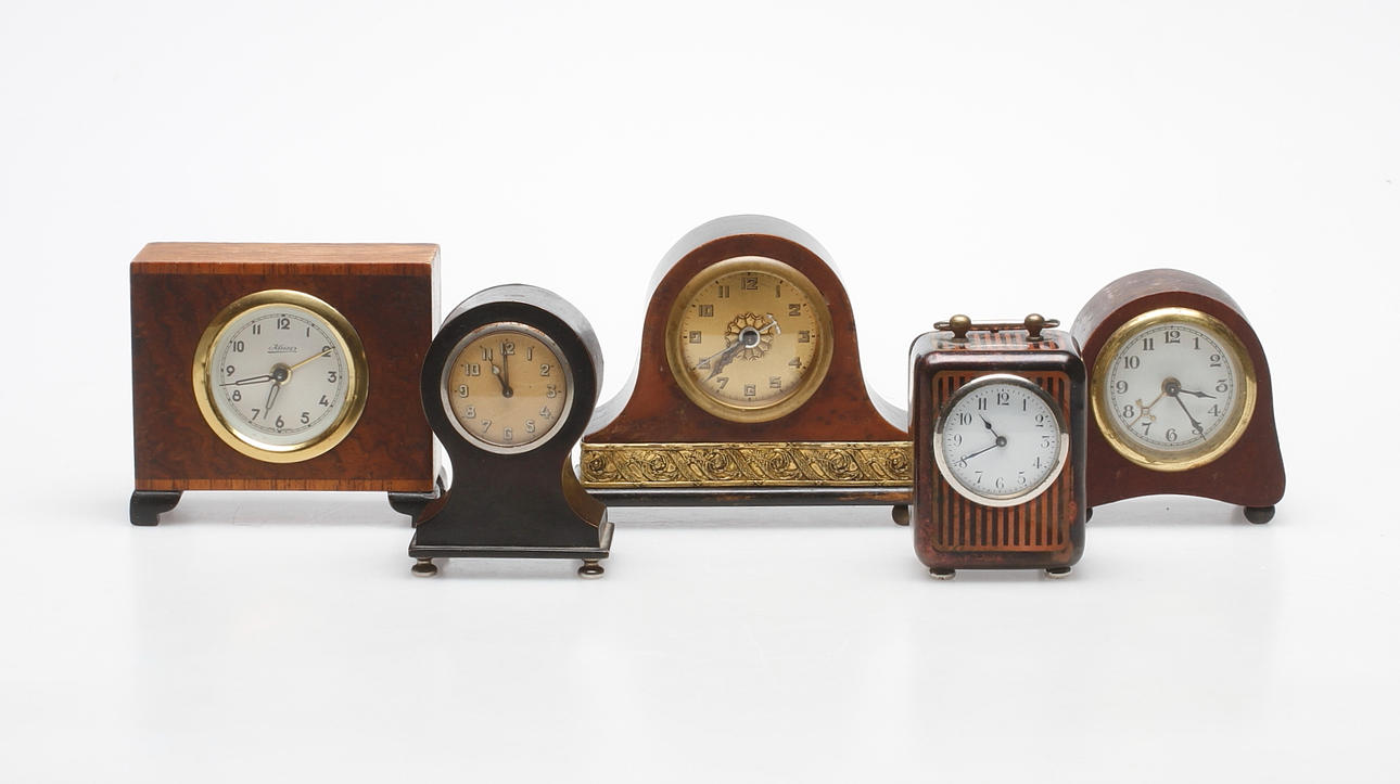 VÄCKARUR, 5 st. Bland annat Kaiser, 18/1900-tal.