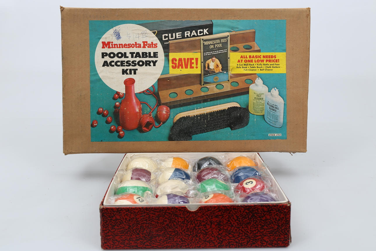 BILJARDBOLLAR OCH BILJARDTILLBEHÖR.